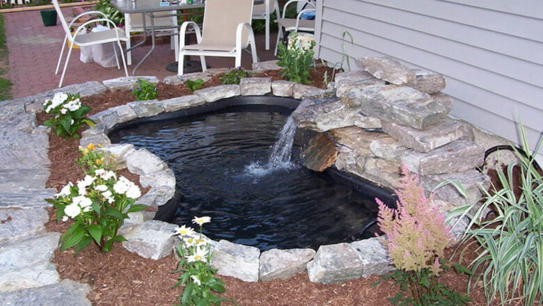 Ideal Materials for the Backsplash of a Garden Pond